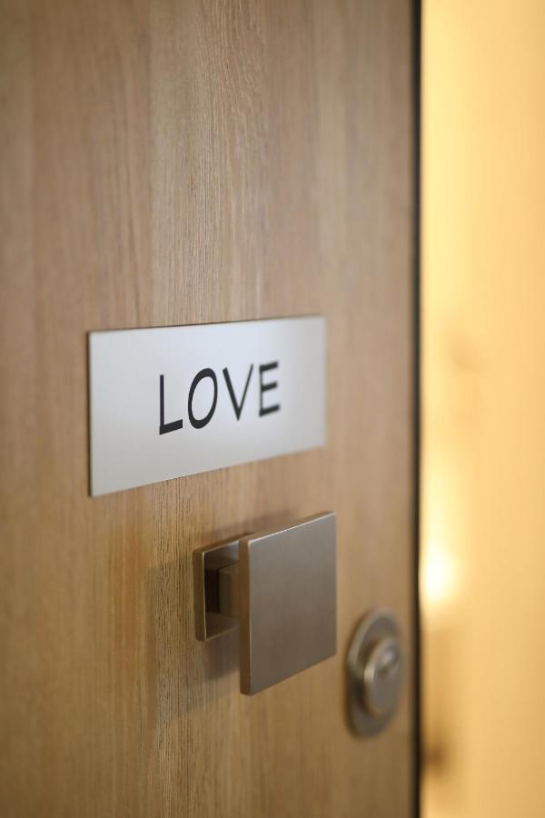 Love Lifestyle Suite Афіни Екстер'єр фото